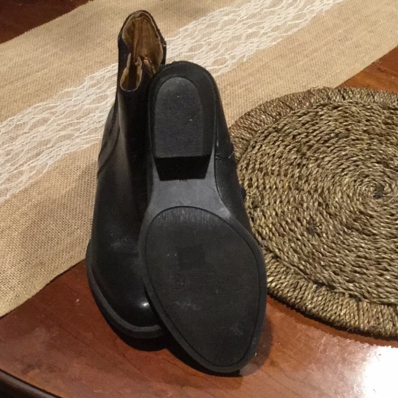 Nine West black booties - Picture 3 of 3